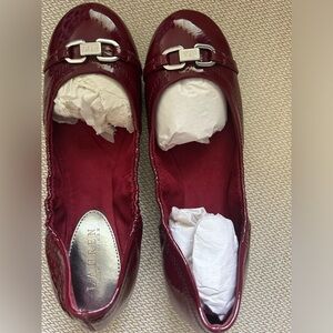 RALPH LAUREN Ballet Flat shoes color.  burgundy size 9B